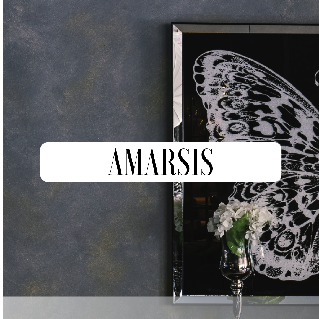 Amarsis je strukturovaná metalická stěrka s jemným třpytem a výrazným dekorativním efektem.